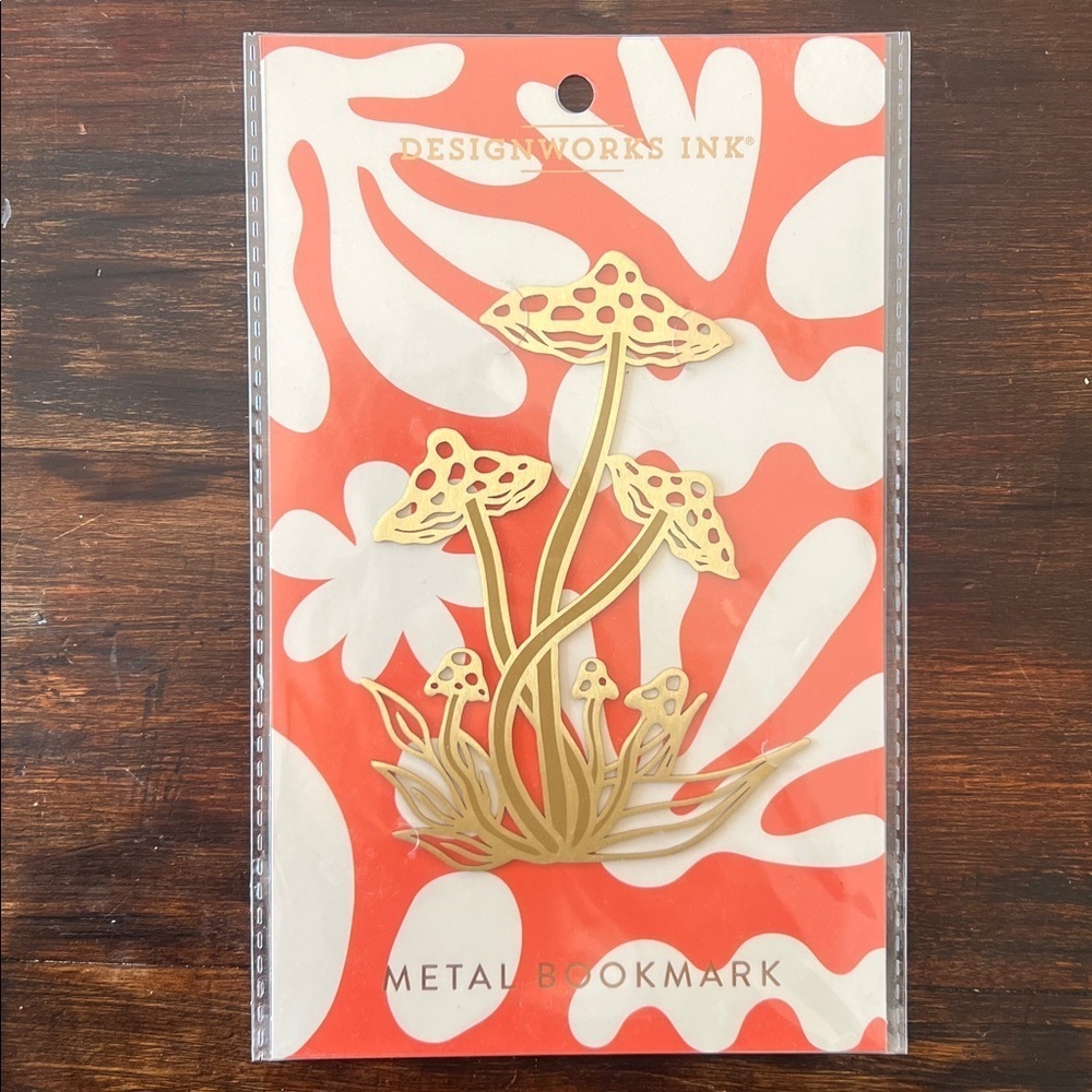 DesignWorks Ink Gold Metal Mushroom Bookmark - Picture 1 of 3
